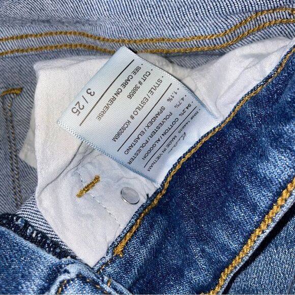 KanCan High Rise Straight leg Jeans - Medium Wash factory distressed SZ 3/25" - Picture 5 of 7